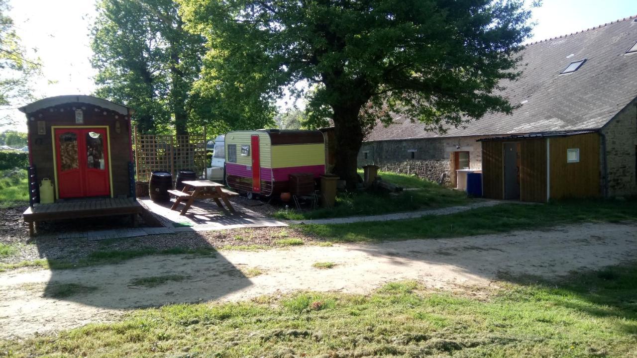 La Roulotte CHAINOUX Bains-sur-Oust Extérieur photo